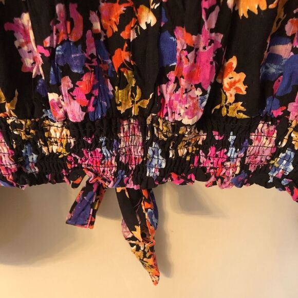 RACHEL ROY SIZE MEDIUM NWOT BLACK FLORAL CROPPED BUTTON FRONT PEASANT BOHO TOP - Picture 7 of 10